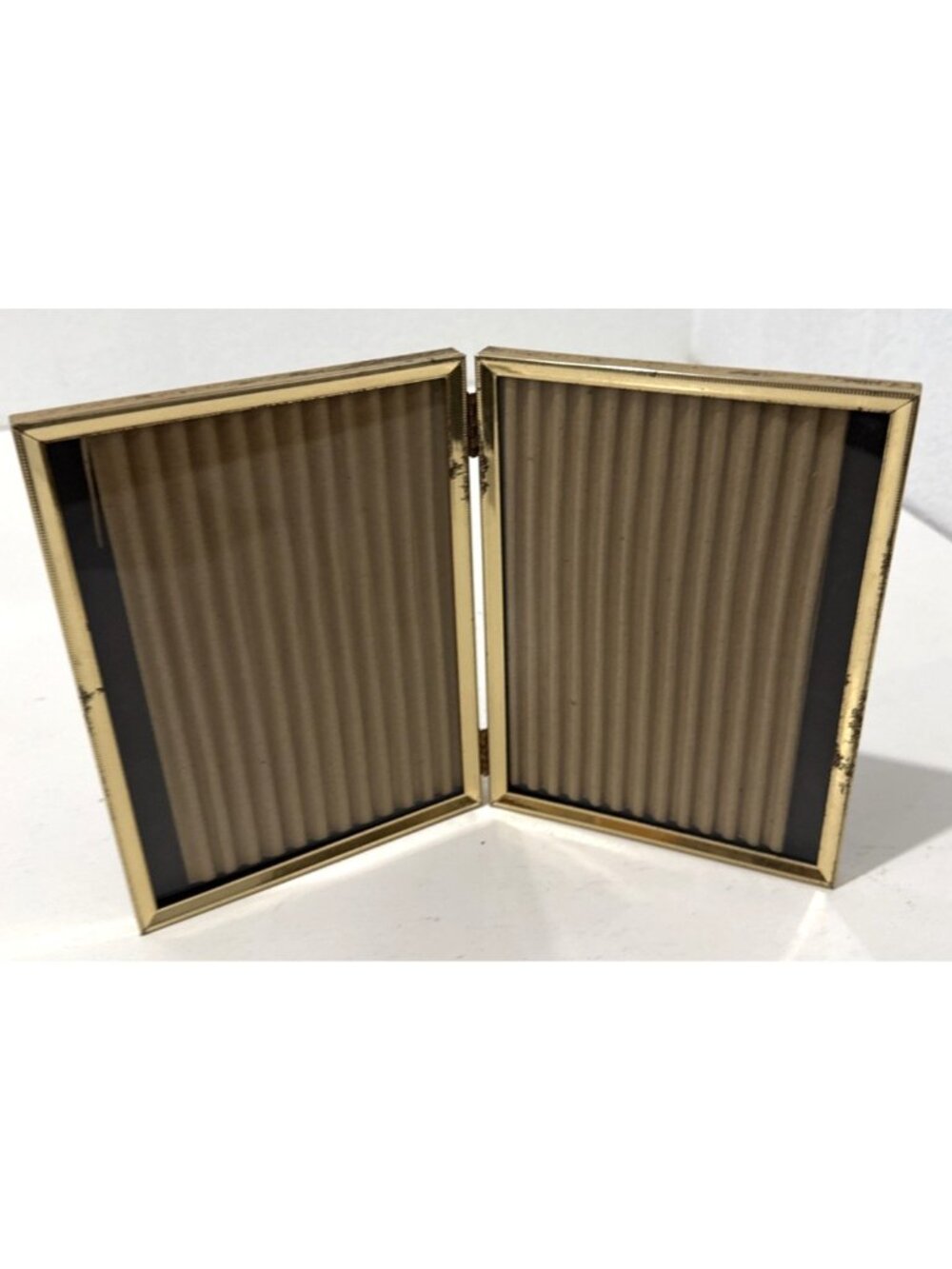 Vintage MCM Ornate Gold Tone Metal Bi-Fold Double Hinged Picture Frame 5"x7" - Picture 1 of 6